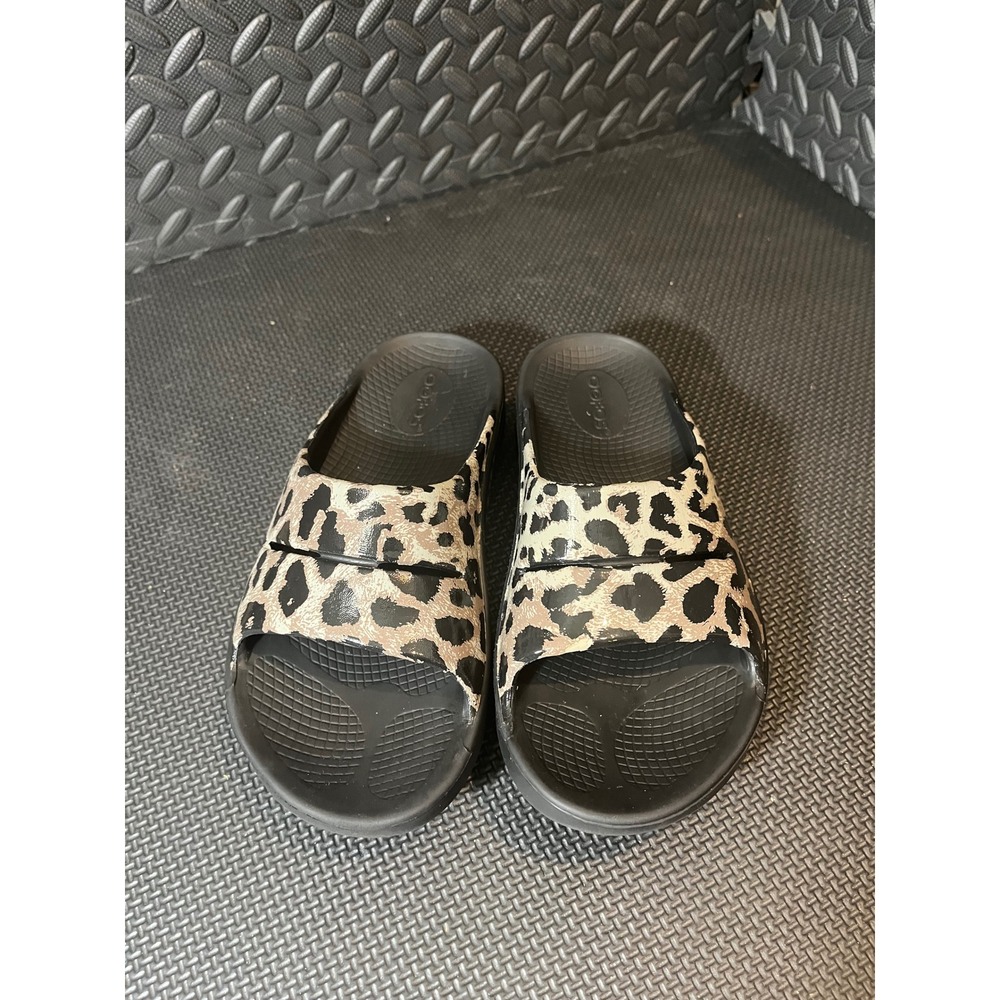 OOFOS OOahh Sport Slide Sandals Womens 6 Mens 4 Leopard Animal Print Black - Picture 2 of 7